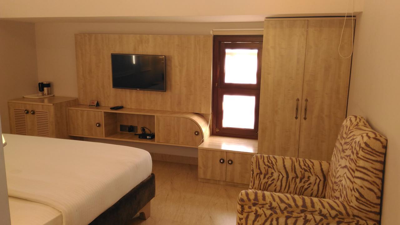 Hotel Posh Chandīgarh Exterior foto