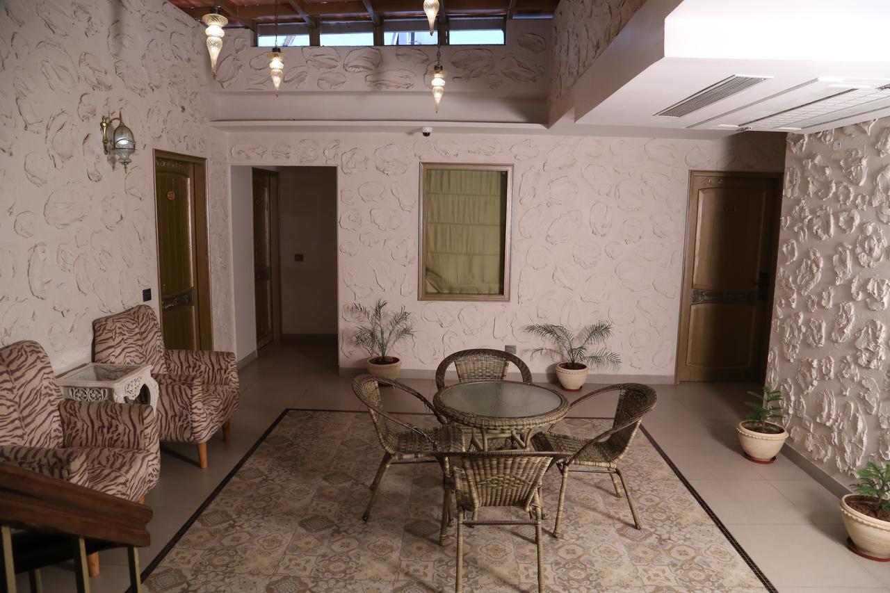 Hotel Posh Chandīgarh Exterior foto